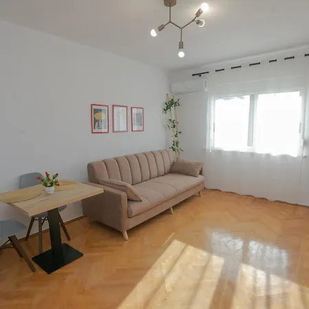 Selvia Next To City Center Apartment *