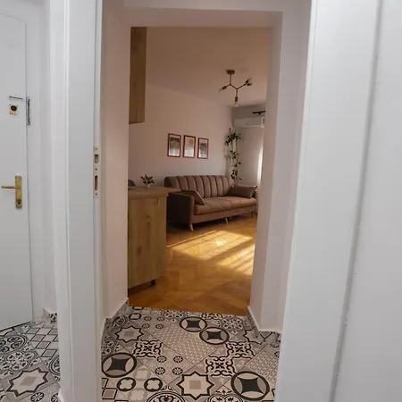 Apartment Selvia Next To City Center Tirana