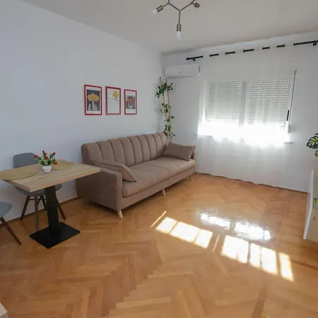 Selvia Next To City Center Apartment *
