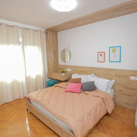 Selvia Next To City Center Apartment