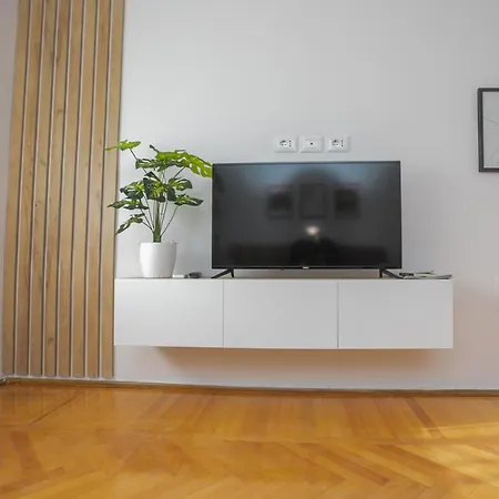 Selvia Next To City Center Apartment *